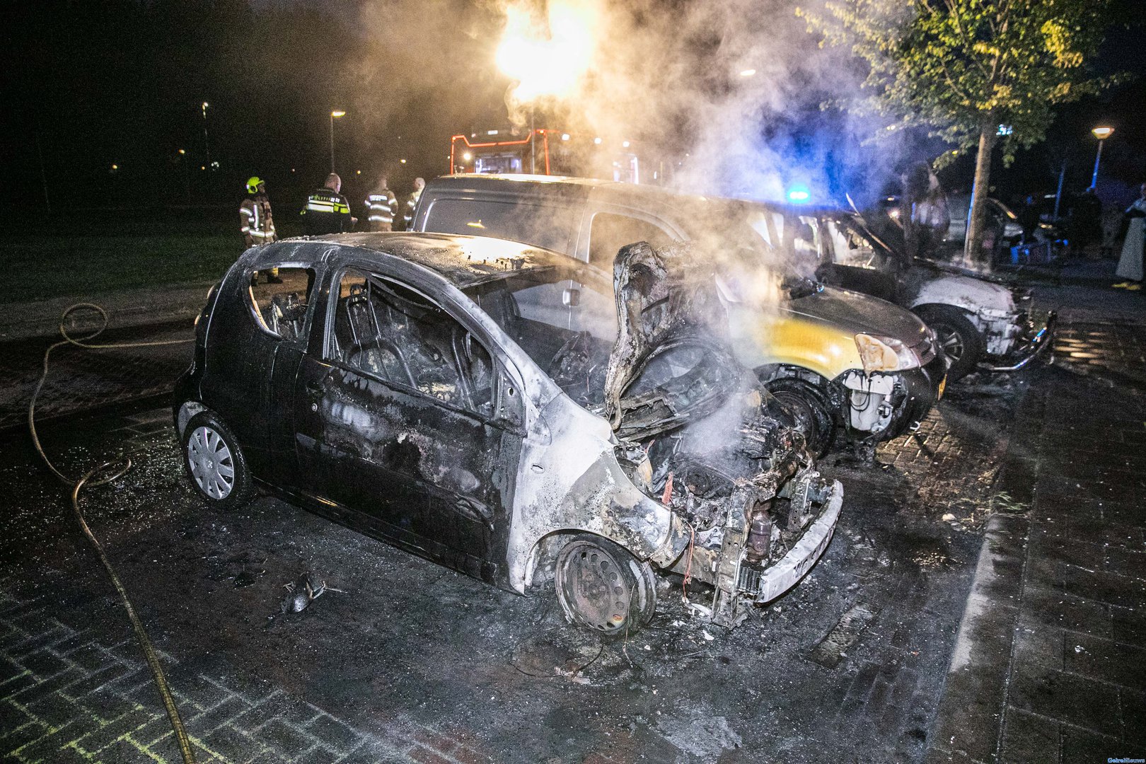 Drie auto’s gaan in vlammen op in Arnhem