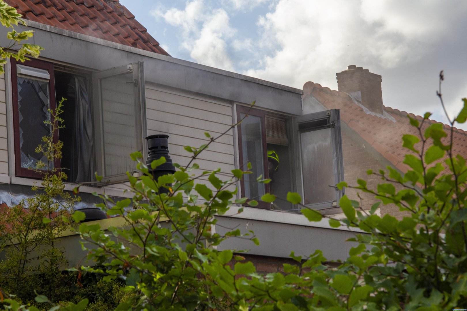 Woning onbewoonbaar na felle brand in Dieren