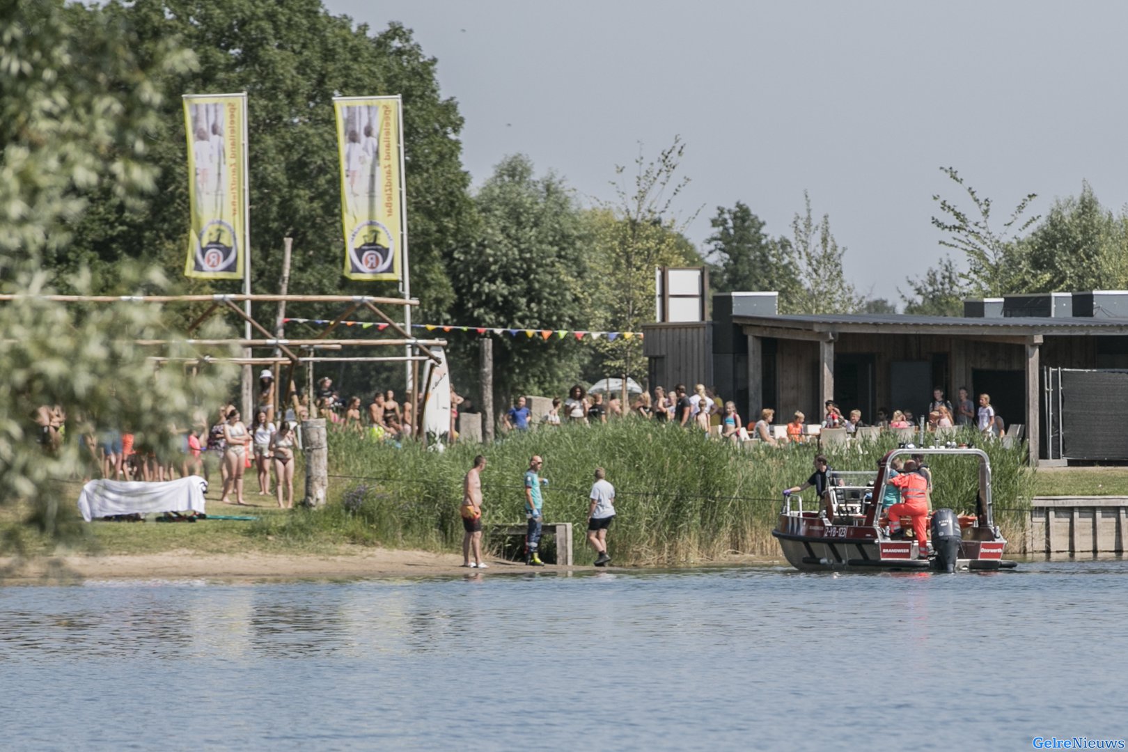 Jongen gewond na sprong van steigerpaal