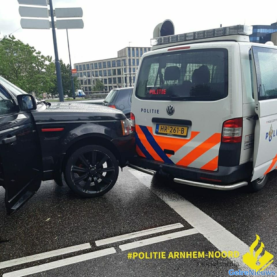 Gestolen Range Rover klemgereden in Arnhem