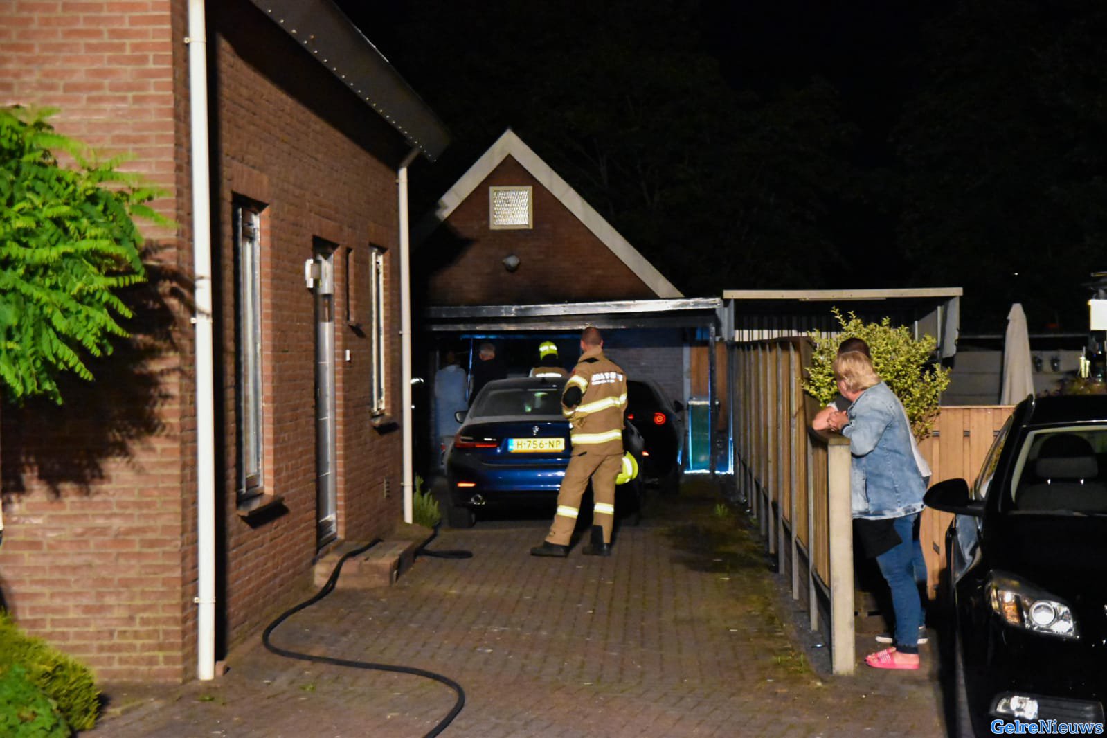 Veel schade na brand in schuur en auto in Renkum