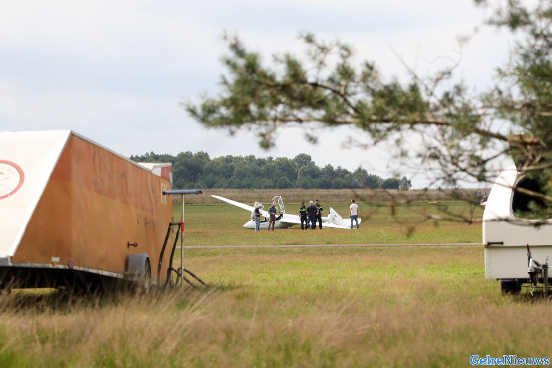 Zweefvliegtuig crasht op vliegveld Terlet