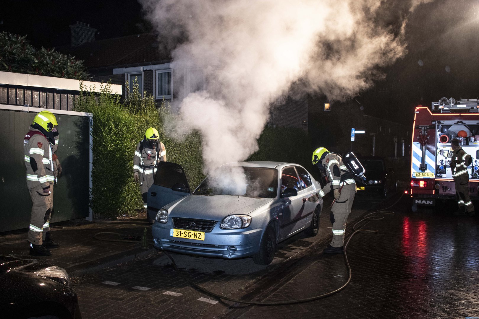 Auto in brand gestoken in Arnhem-Zuid