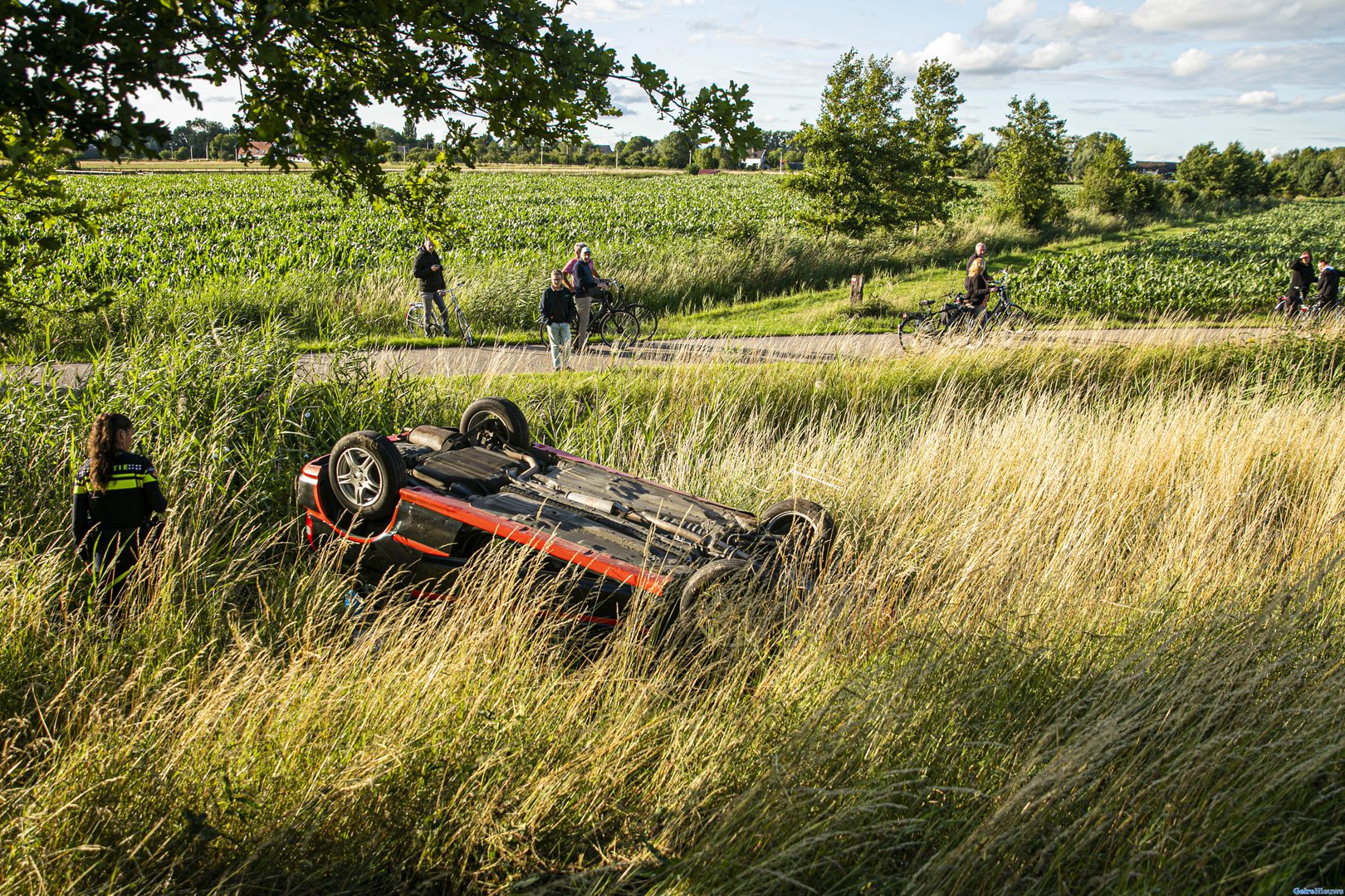 Alcomobilist slaat over de kop in Groessen