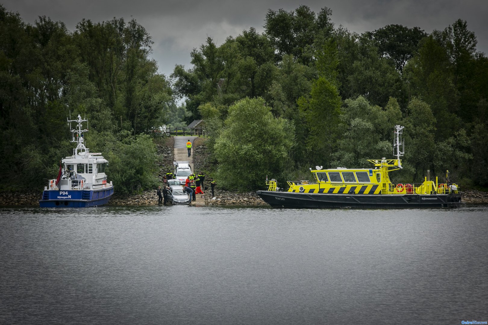 Auto met lichaam uit het water gehaald bij Giesbeek