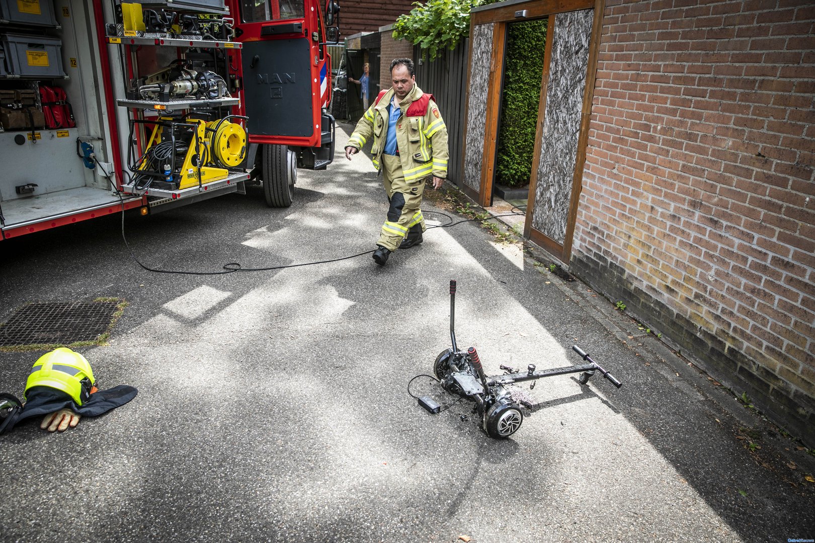 Hoverboard vliegt in brand in schuur Dieren