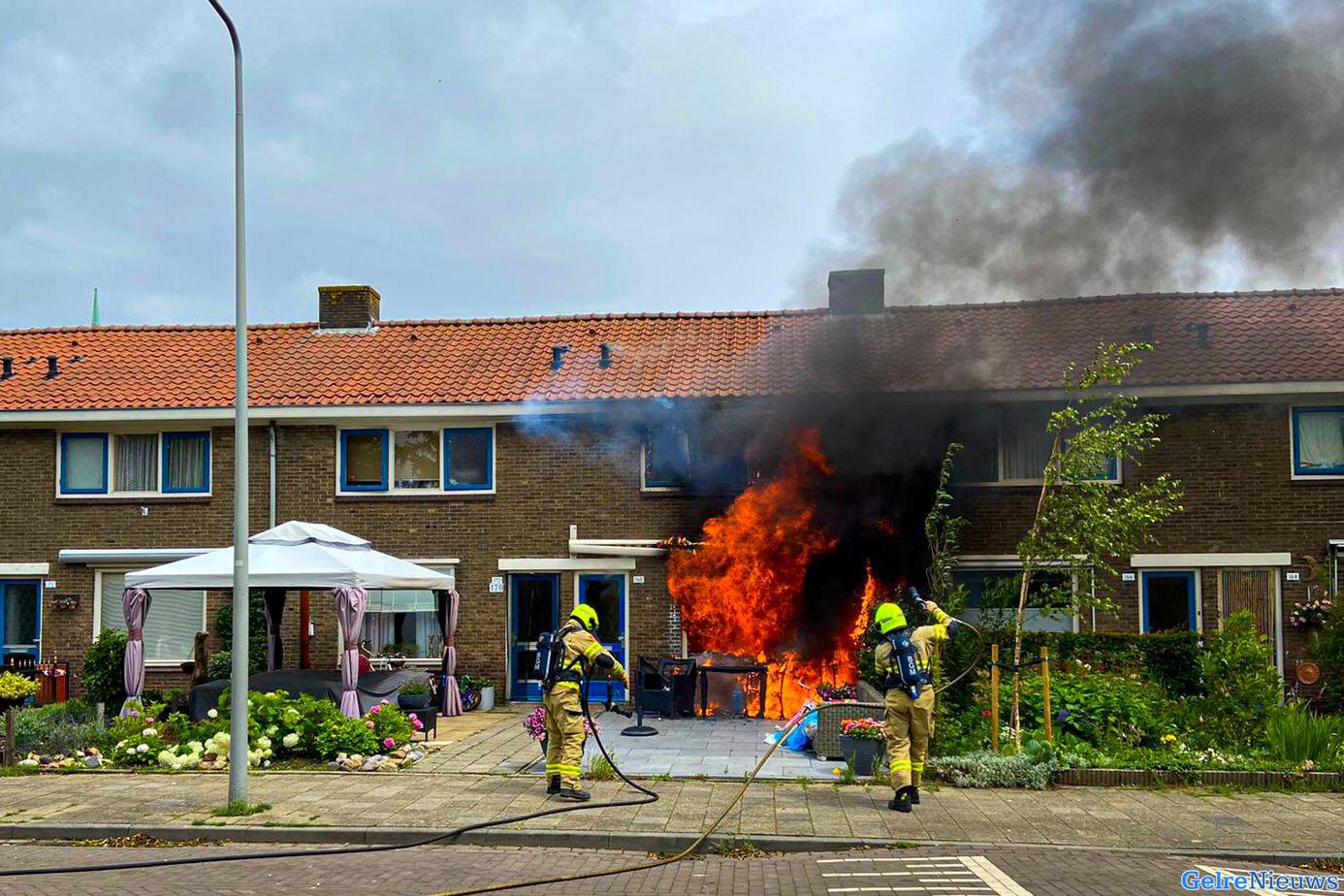 Uitslaande woningbrand in Arnhem