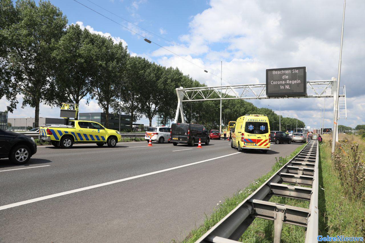 Snelweg A12 bij Duiven enige tijd volledig dicht na ongeval: veel file