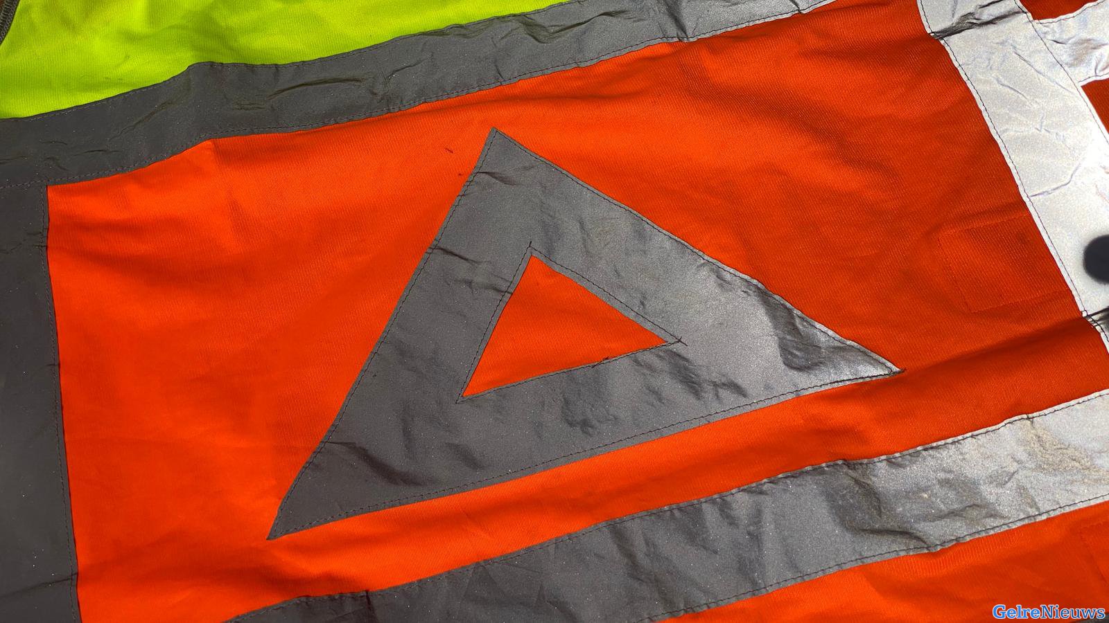 Verkeersregelaar aangereden: “500 euro beloning voor gouden tip”