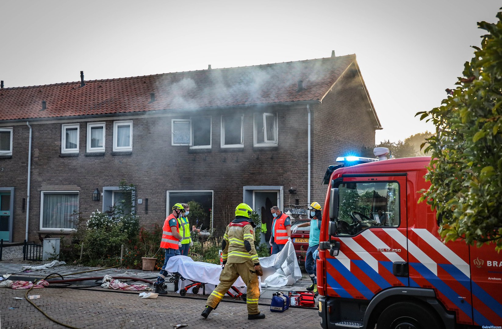 Explosie bij woning Arnhem: vrouw zwaargewond