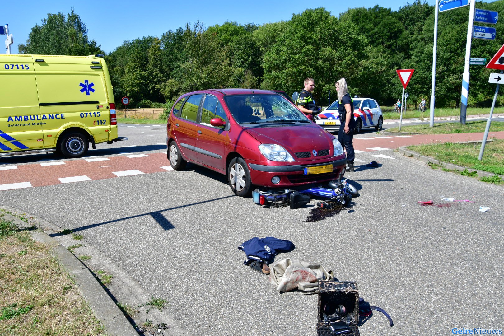 Scooterrijder zwaargewond na aanrijding in Angerlo