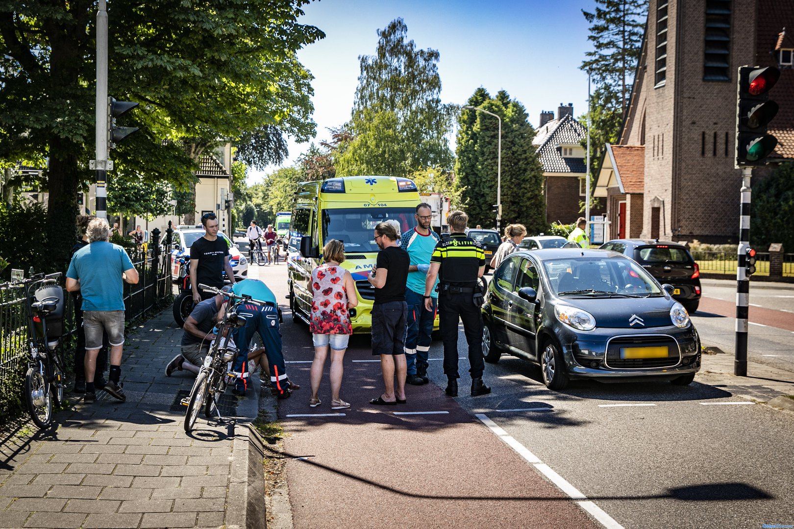 Fietser gewond na aanrijding in De Steeg