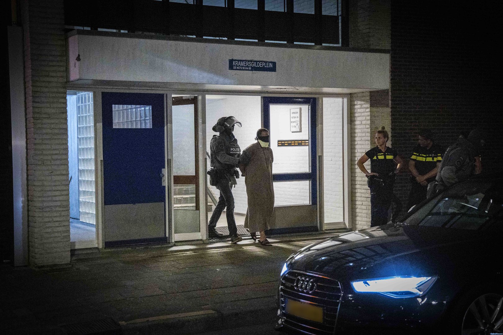 VIDEO | Arrestatieteam (DSI) doet inval in woning Arnhem