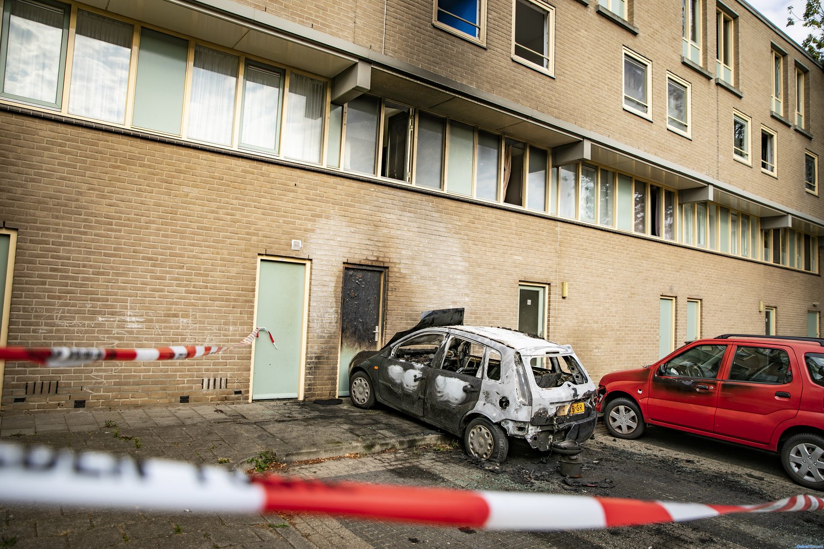 Woning onbewoonbaar na autobrand in Arnhem