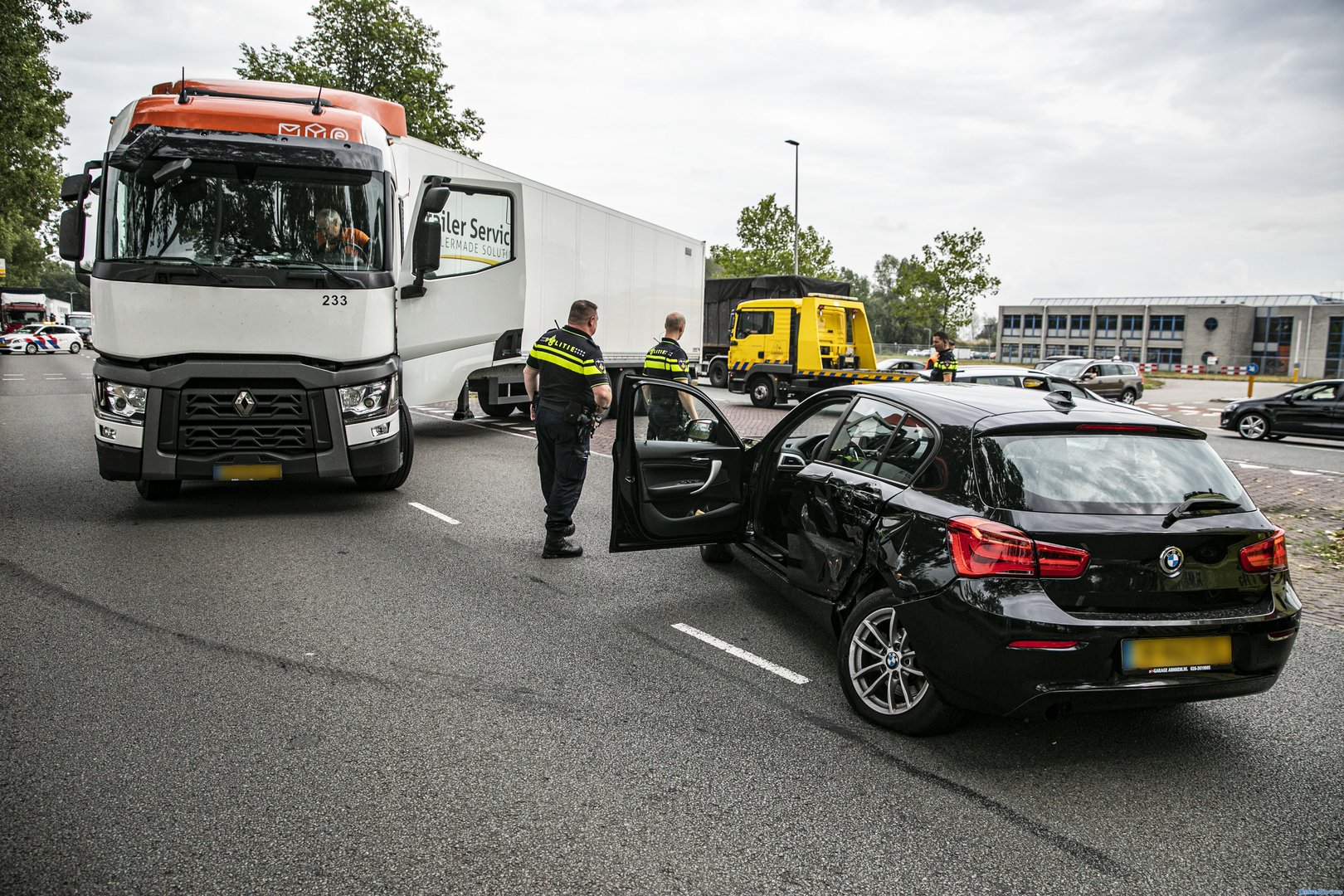 Ongeval Westervoortsedijk Arnhem: auto total loss