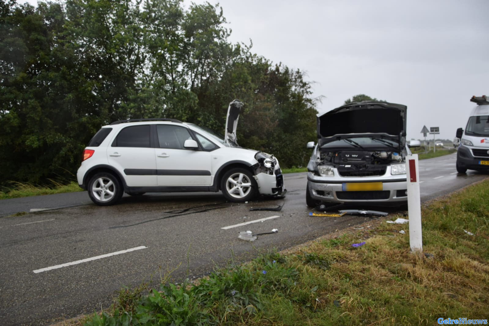 Veel schade door ongeval op de dijk bij Driel