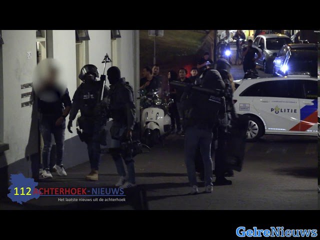 VIDEO | Arrestatieteam doet inval in Aalten: twee aanhoudingen