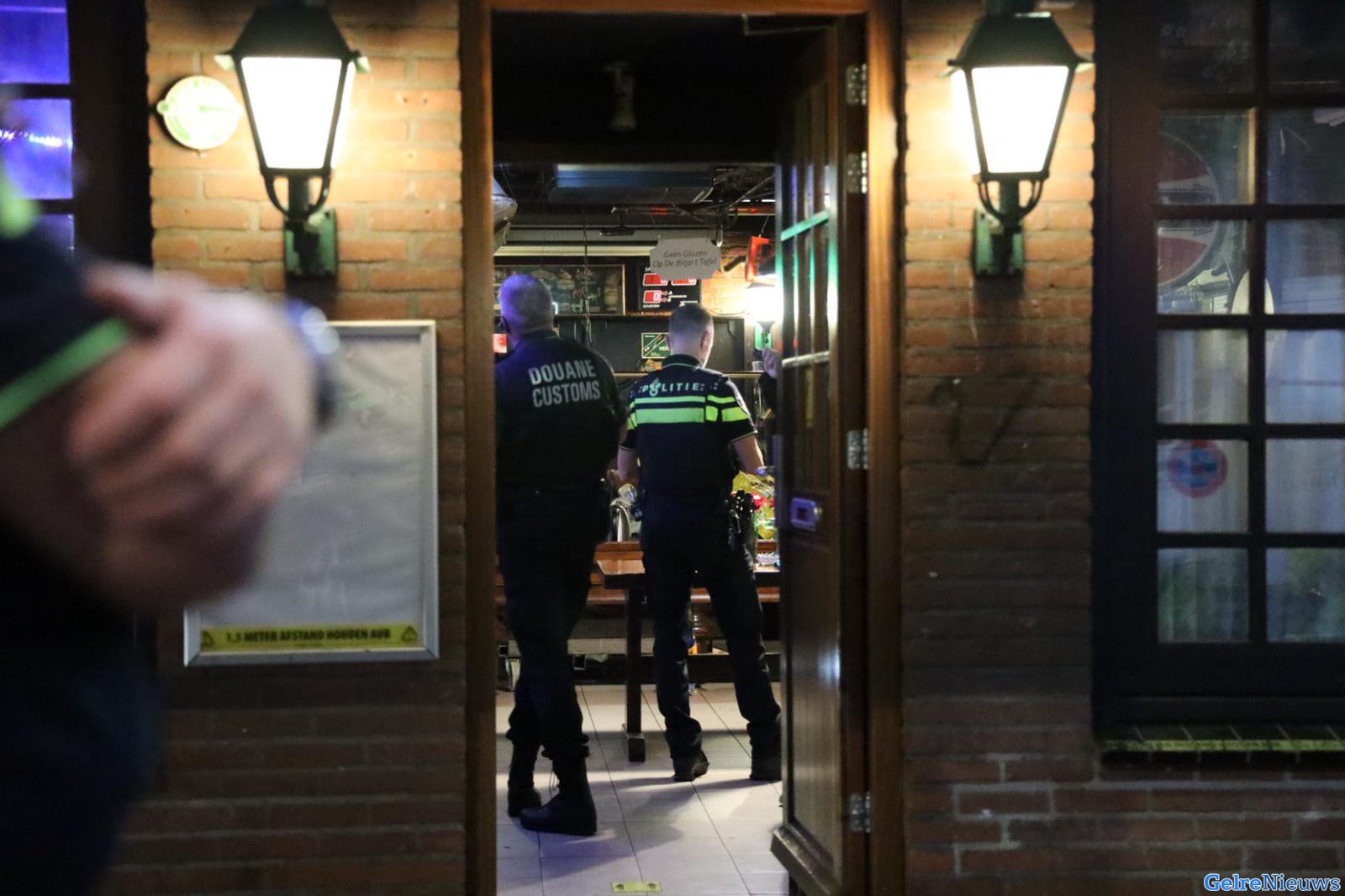 Meerdere invallen in cafés in Arnhem