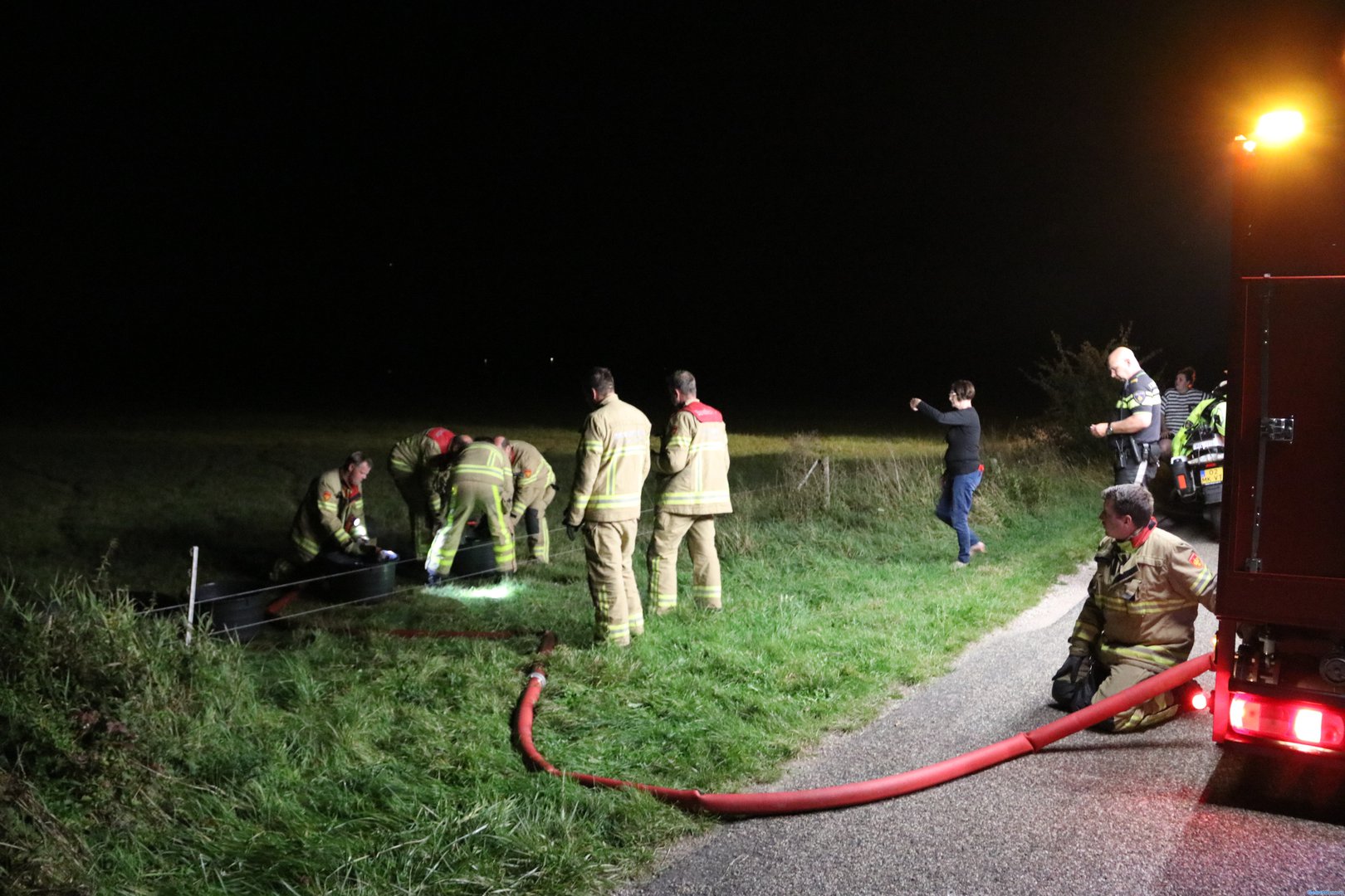 Schapen dagen zonder water, brandweer vult waterbakken