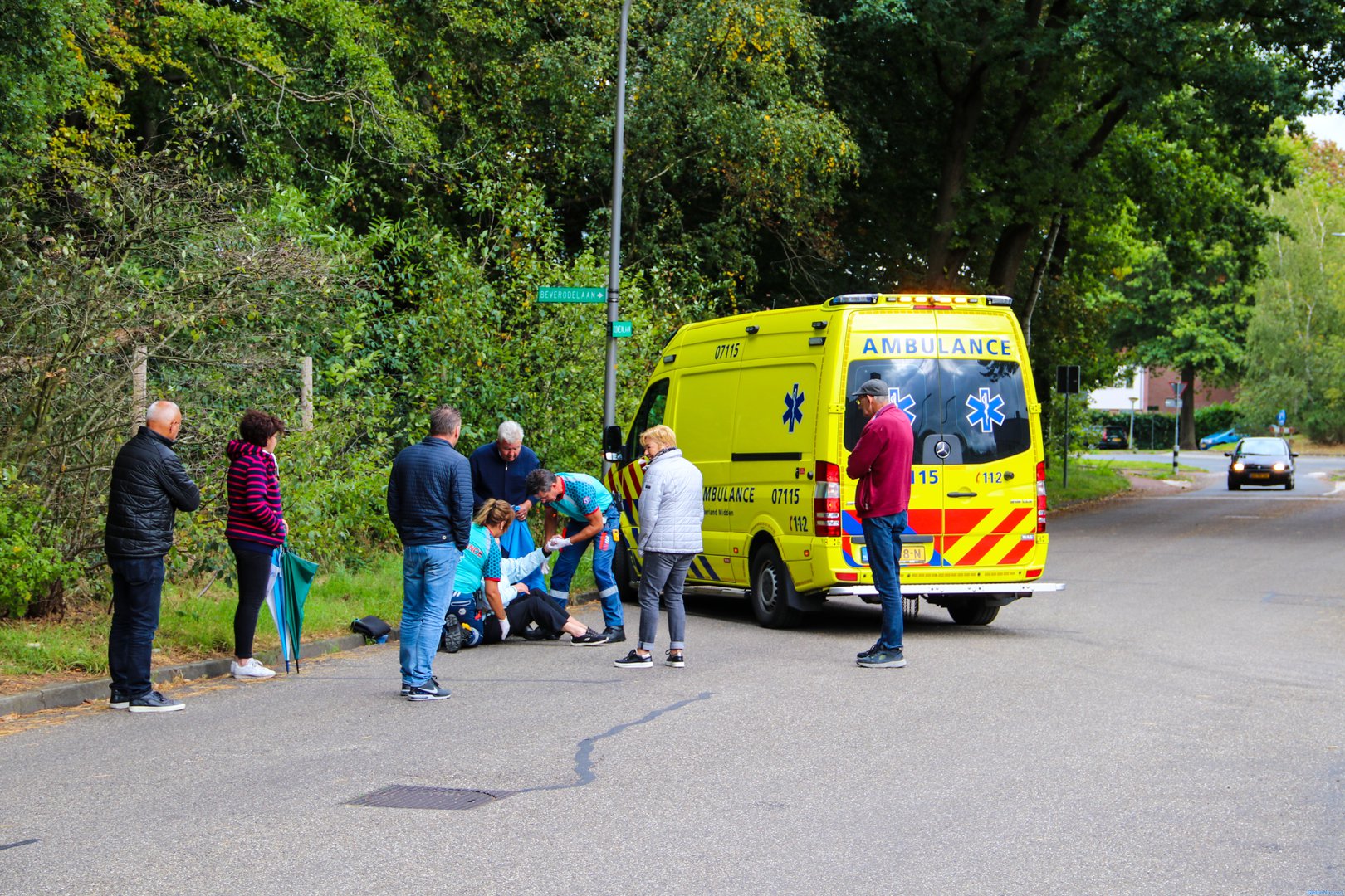 Fietszadel breekt af, gewonde naar het ziekenhuis