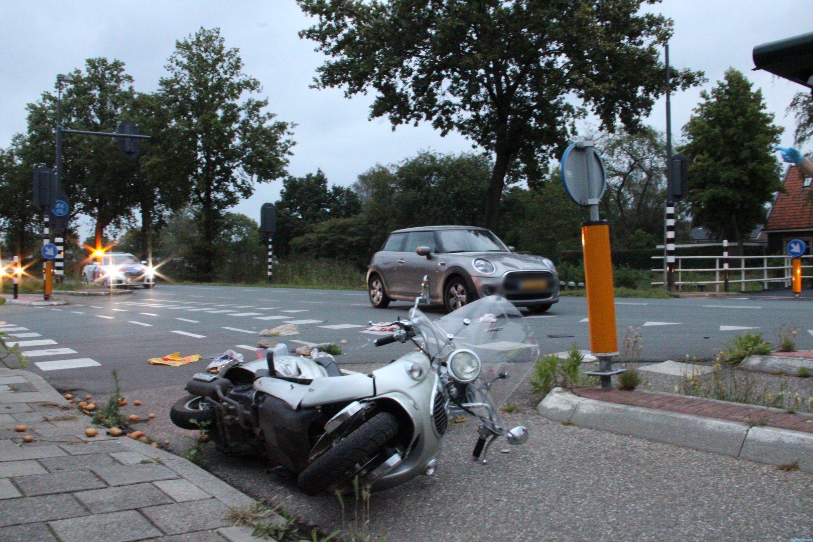 Scooterrijder gewond na aanrijding met auto in Dieren