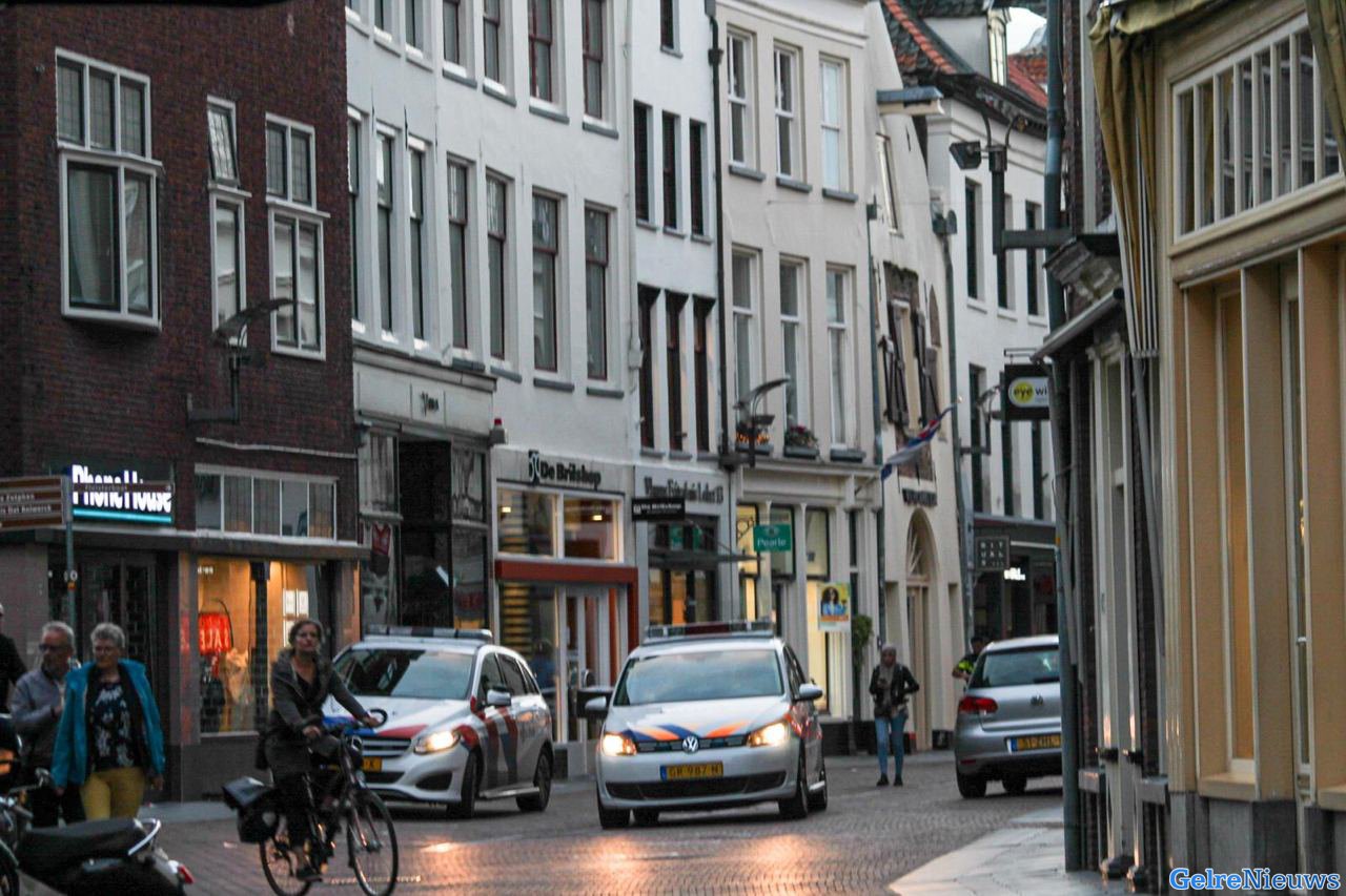 Binnenstad Zutphen deels afgesloten vanwege verwarde vrouw