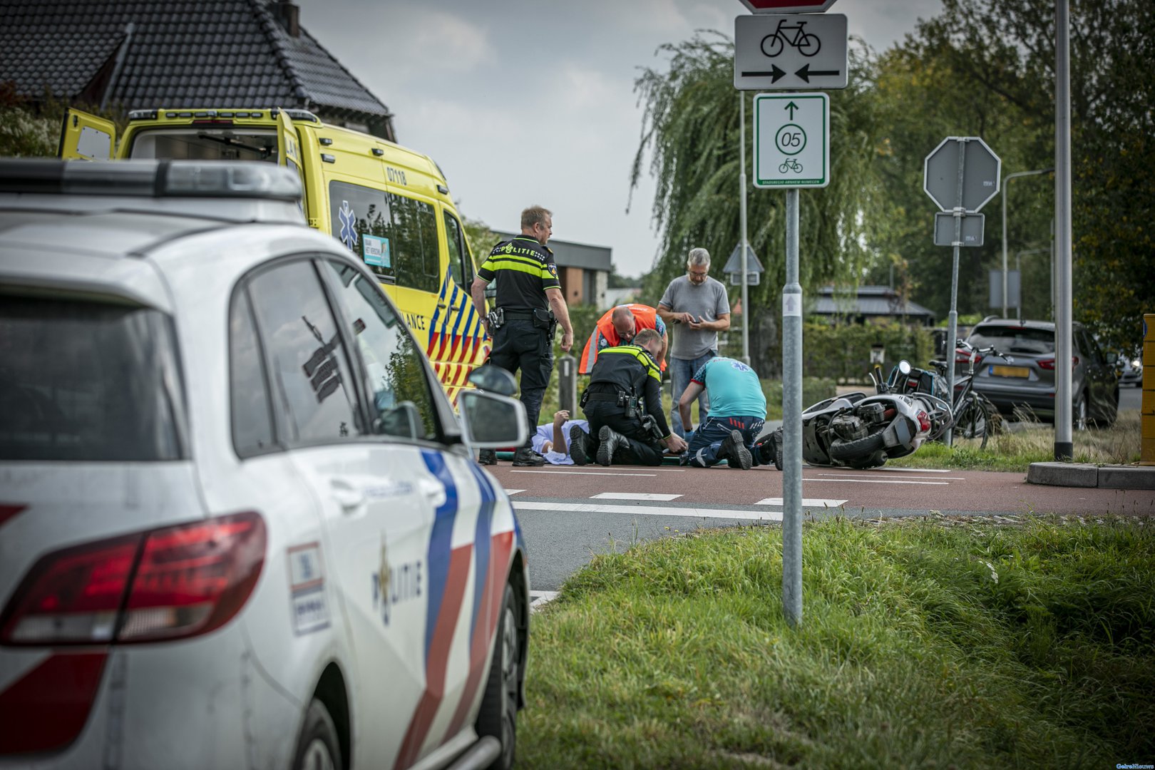 Snorscooterrijder gewond na aanrijding RijnWaalpad