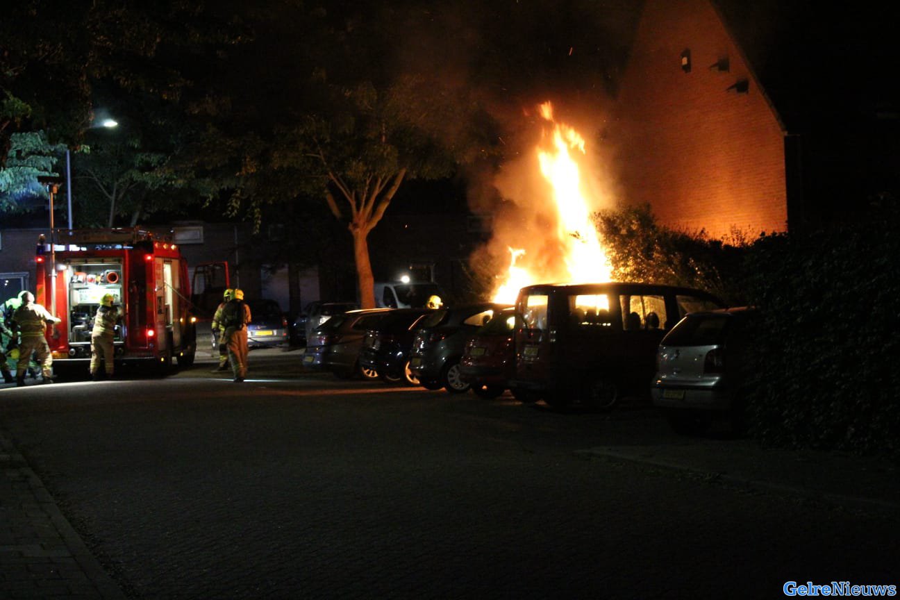Autobrand in Velp, brandstichting niet uitgesloten