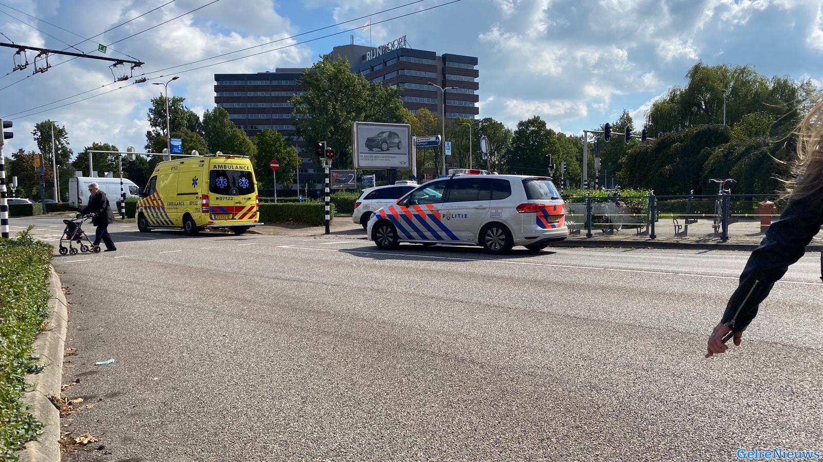 Man (93) gewond na aanrijding bij winkelcentrum Kronenburg