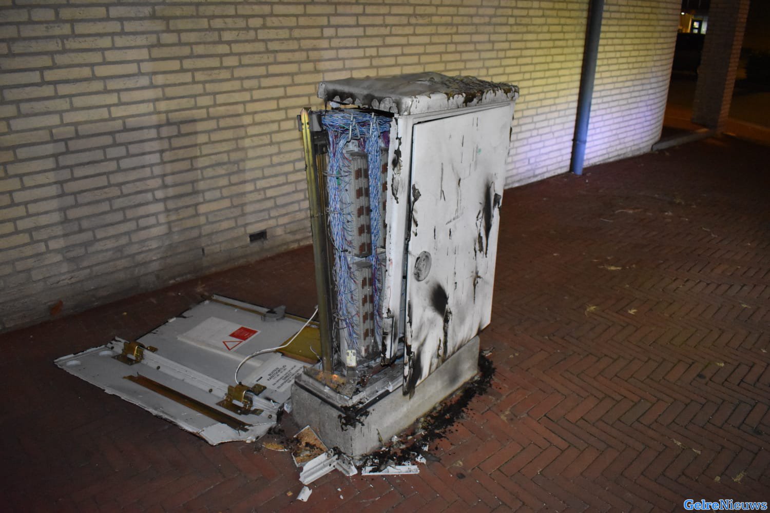 Verdeelkast van KPN in brand, vermoedelijk opzet