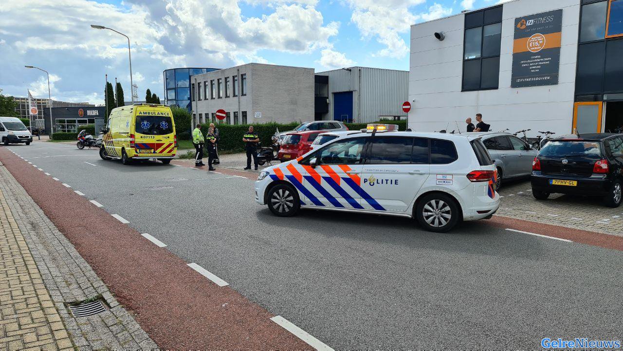 Scooterrijdster gewond na aanrijding in Duiven