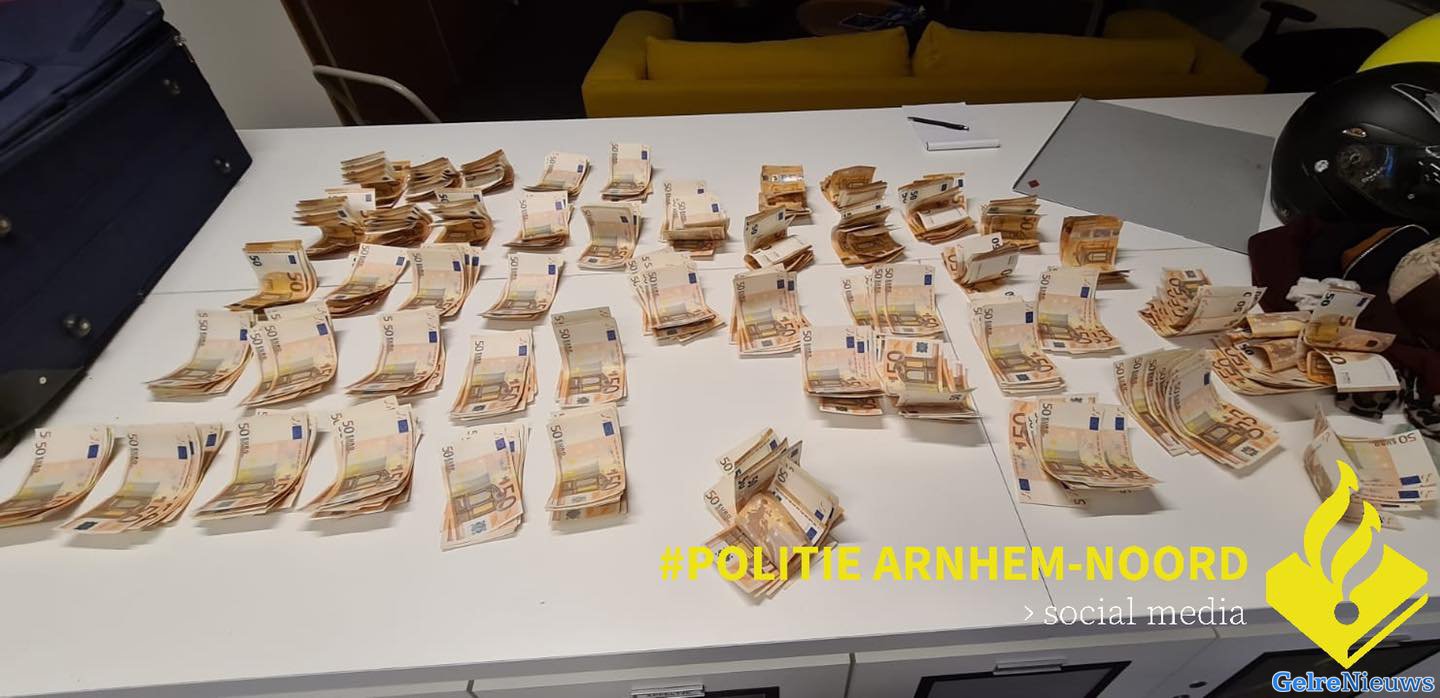 Bizar groot geldbedrag aangetroffen in auto