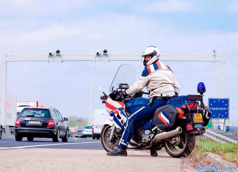 Marechaussee onderschept vuurwapen bij controle Didam