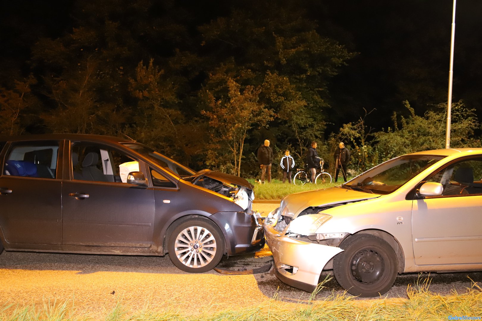 Twee gewonden bij aanrijding in Meteren