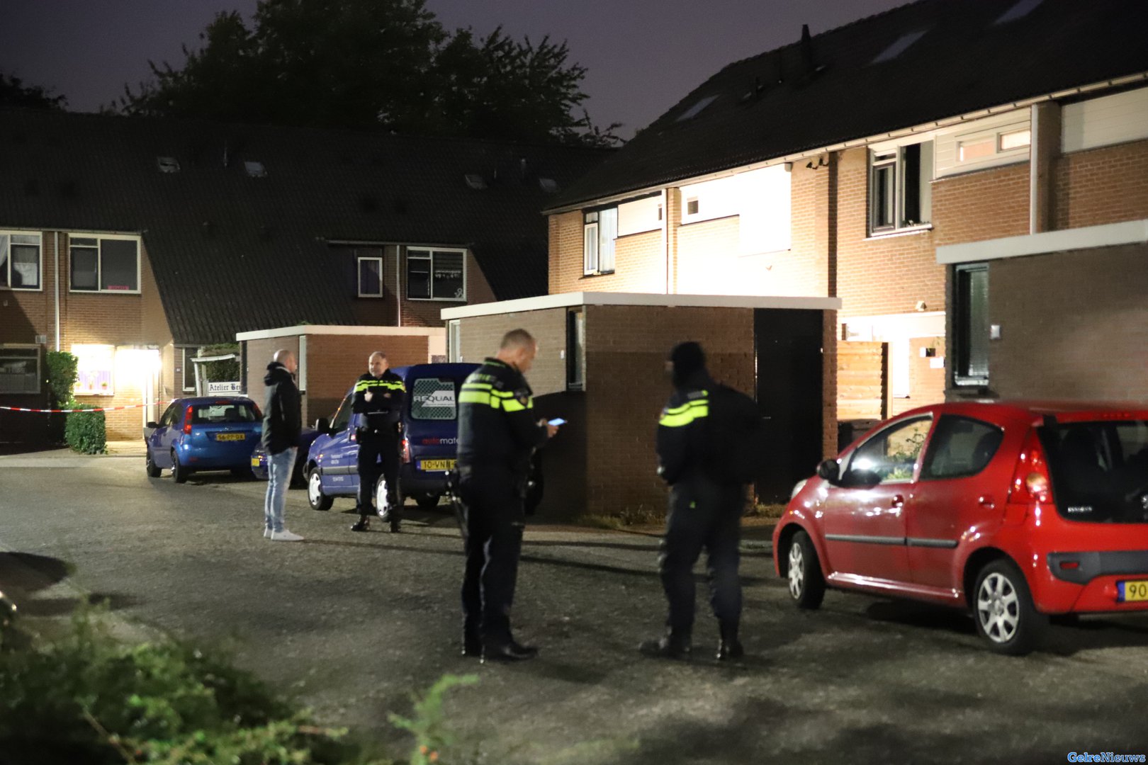 Meerdere woningen in de nacht ontruimd na harde knal