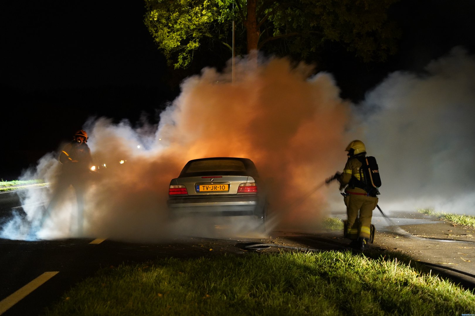 Auto vliegt spontaan in brand in Didam