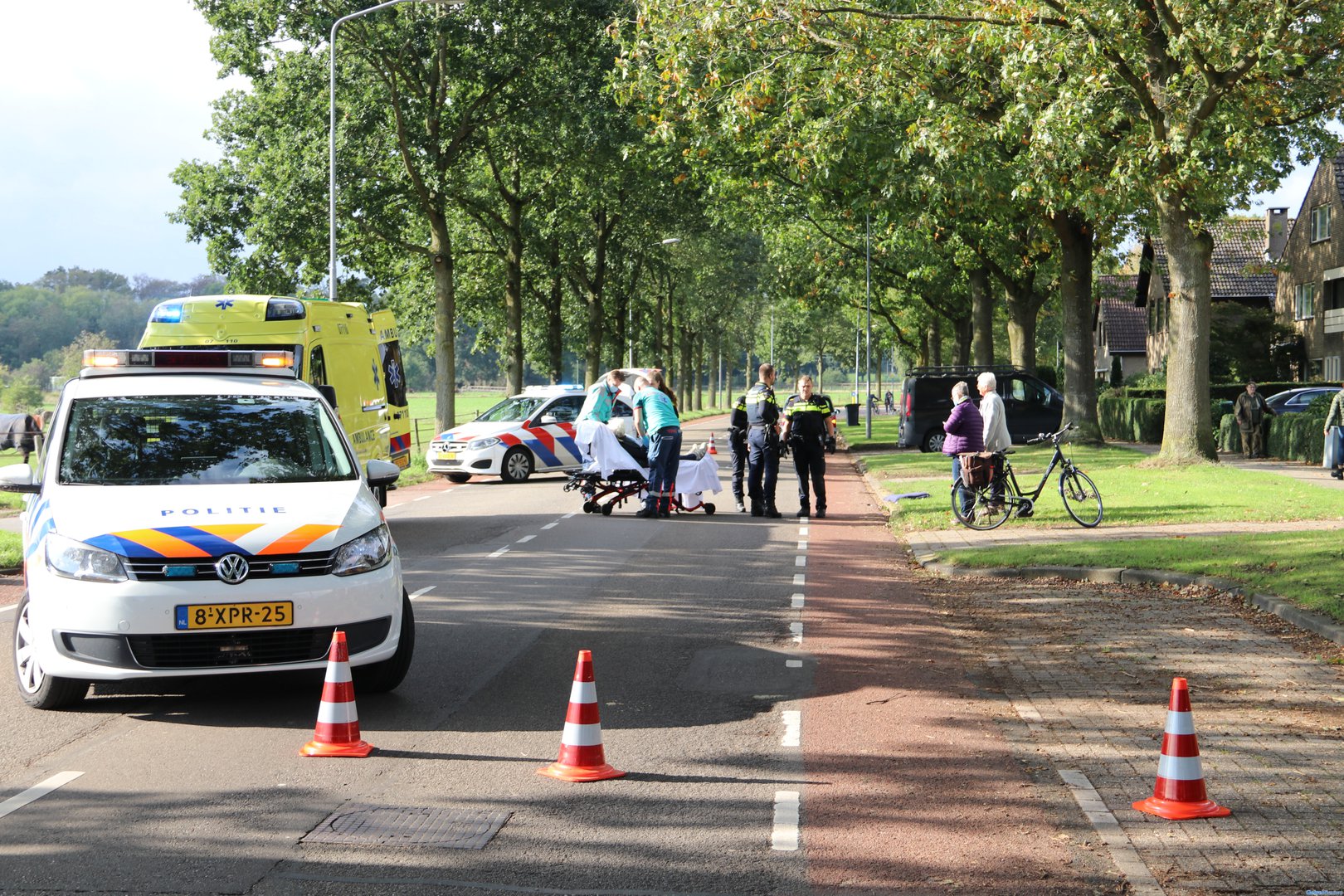 Fietsster met spoed naar ziekenhuis na ongeval met auto in Rheden