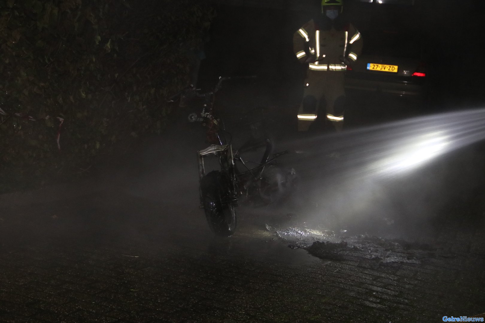 Scooter brand volledig af in Dieren: brandstichting niet uitgesloten