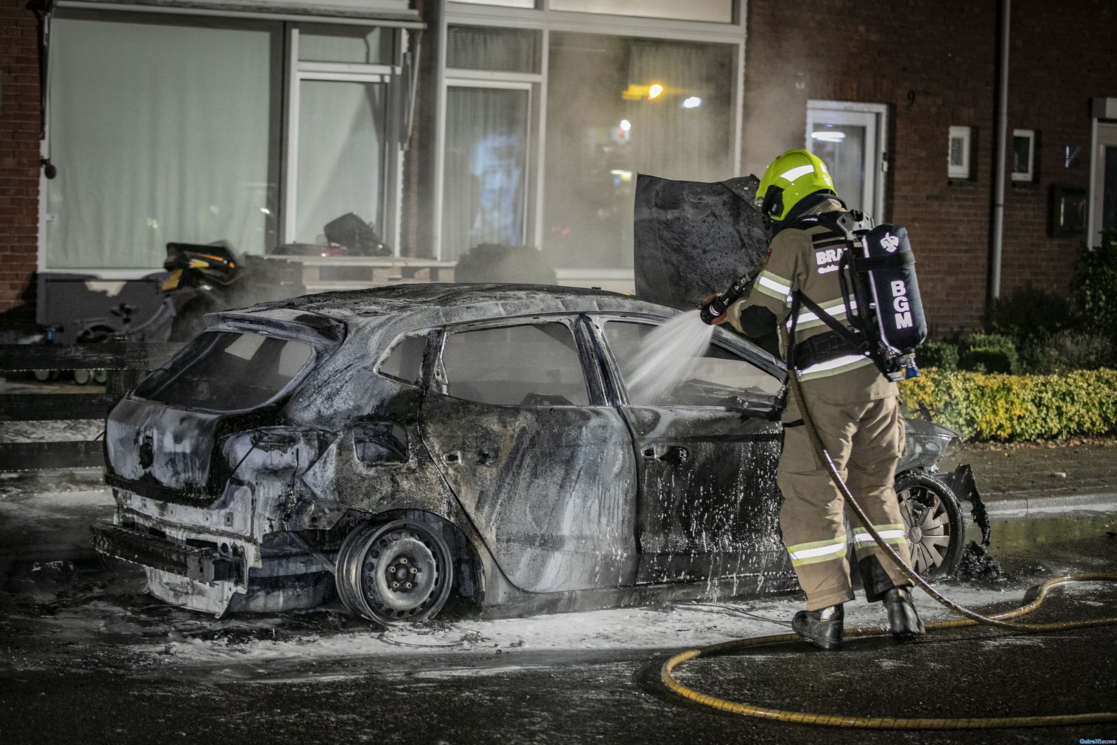 Auto volledig verwoest na brand in Doesburg