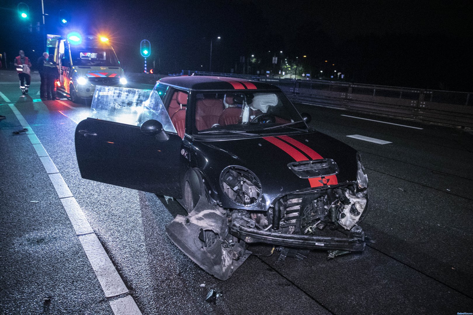 Auto volledig in de prak na ongeval in Dieren