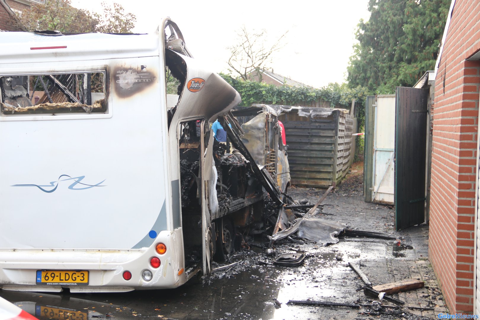 Camperbrand slaat over op schuurtjes in Zutphen: woningen ontruimd