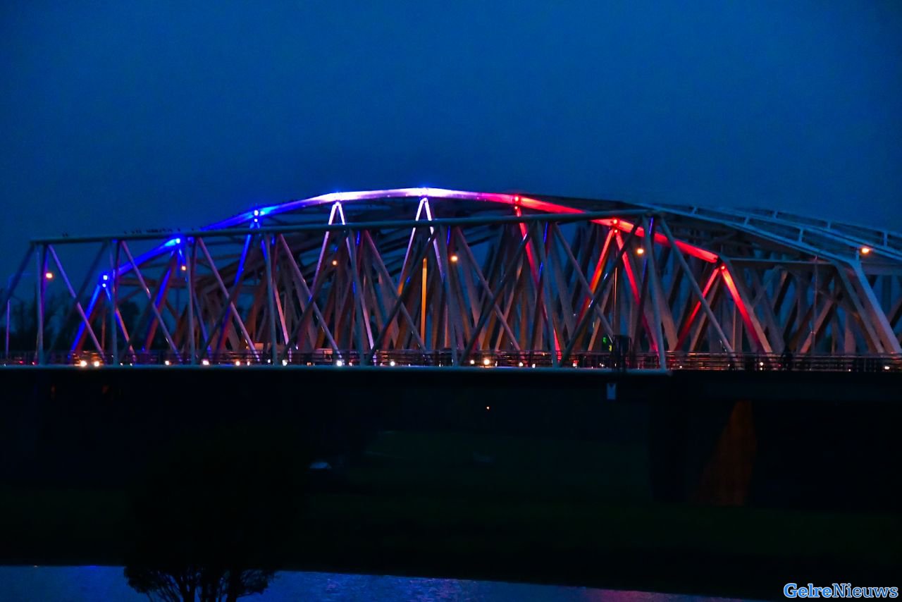 Westervoortse brug in Franse kleuren