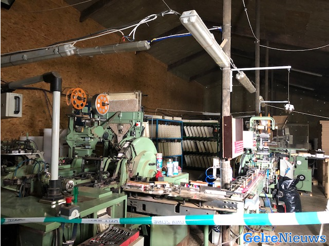 VIDEO: Grote illegale sigarettenfabriek opgerold: 13 mannen aangehouden