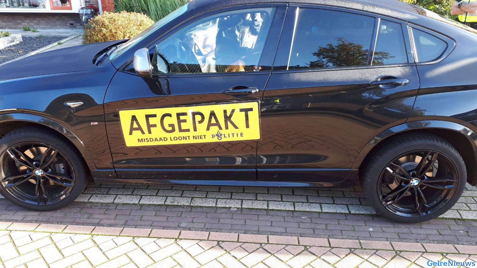 Politie vindt drugs, vuurwerk en flinke som geld bij doorzoekingen