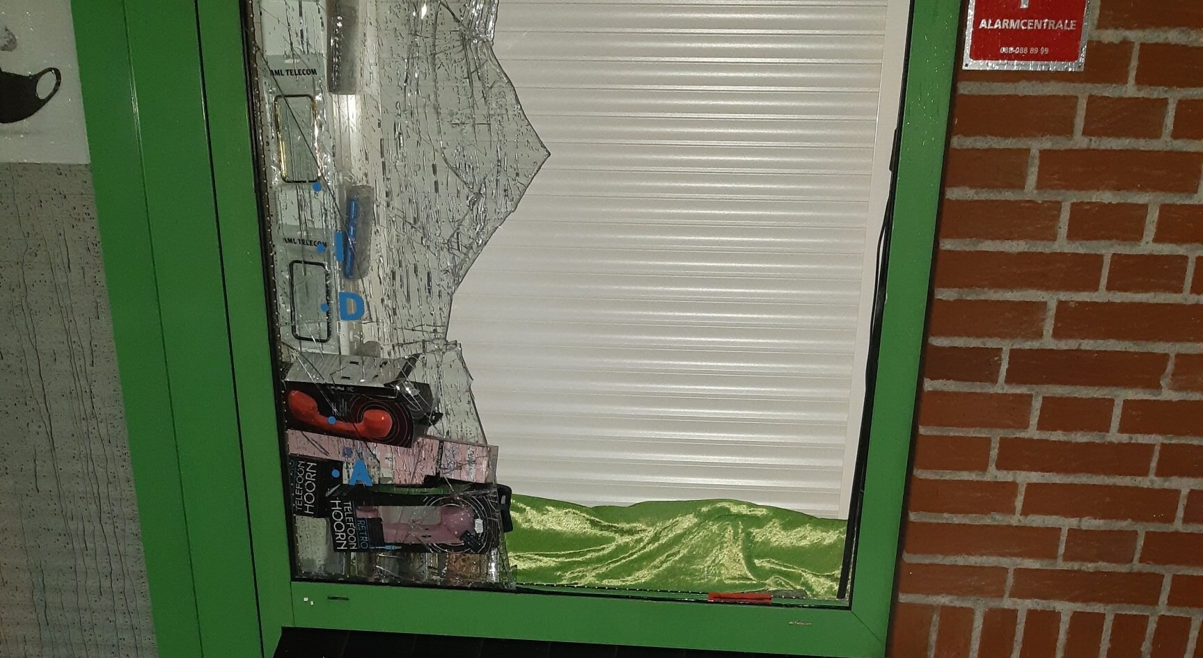 Ingebroken door twee verdachten in telefoonwinkel in Zevenaar