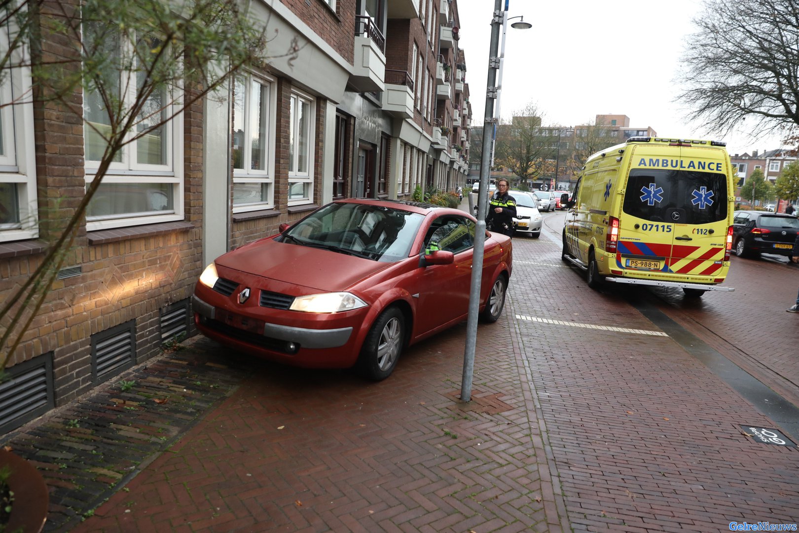 Automobilist botst tegen gevel in binnenstad Arnhem