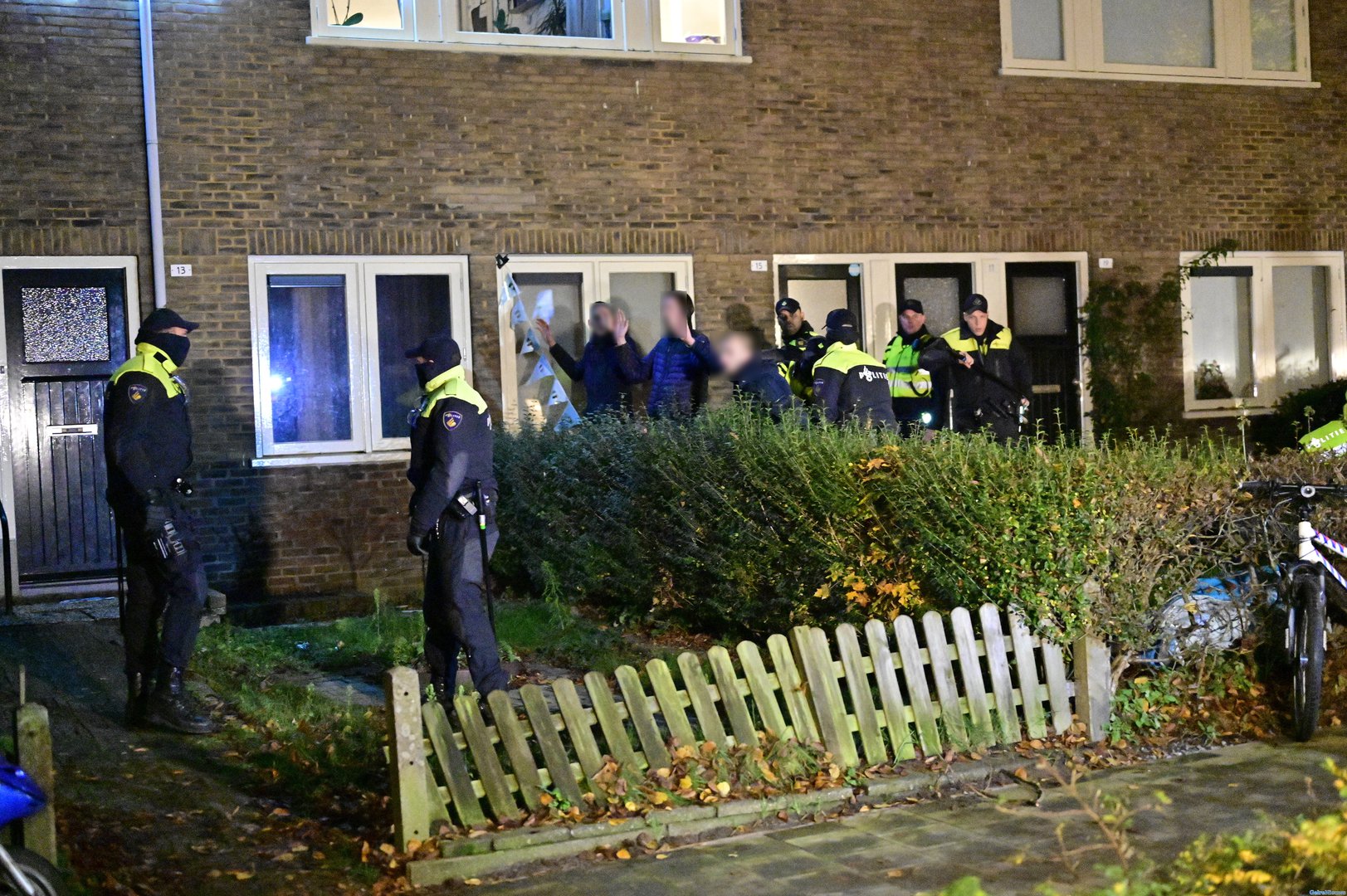 [VIDEO] Veel politie in Arnhemse wijk Geitenkamp, enkele aanhoudingen