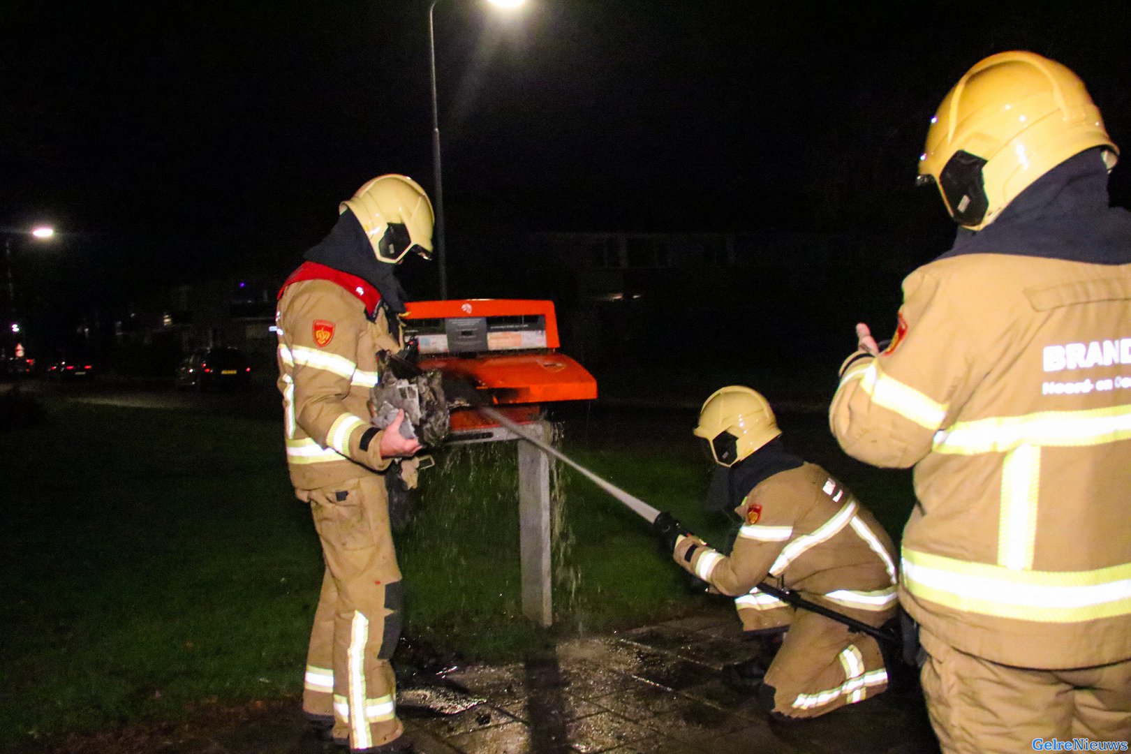 Brievenbus in brand gestoken met vermoedelijk vuurwerk