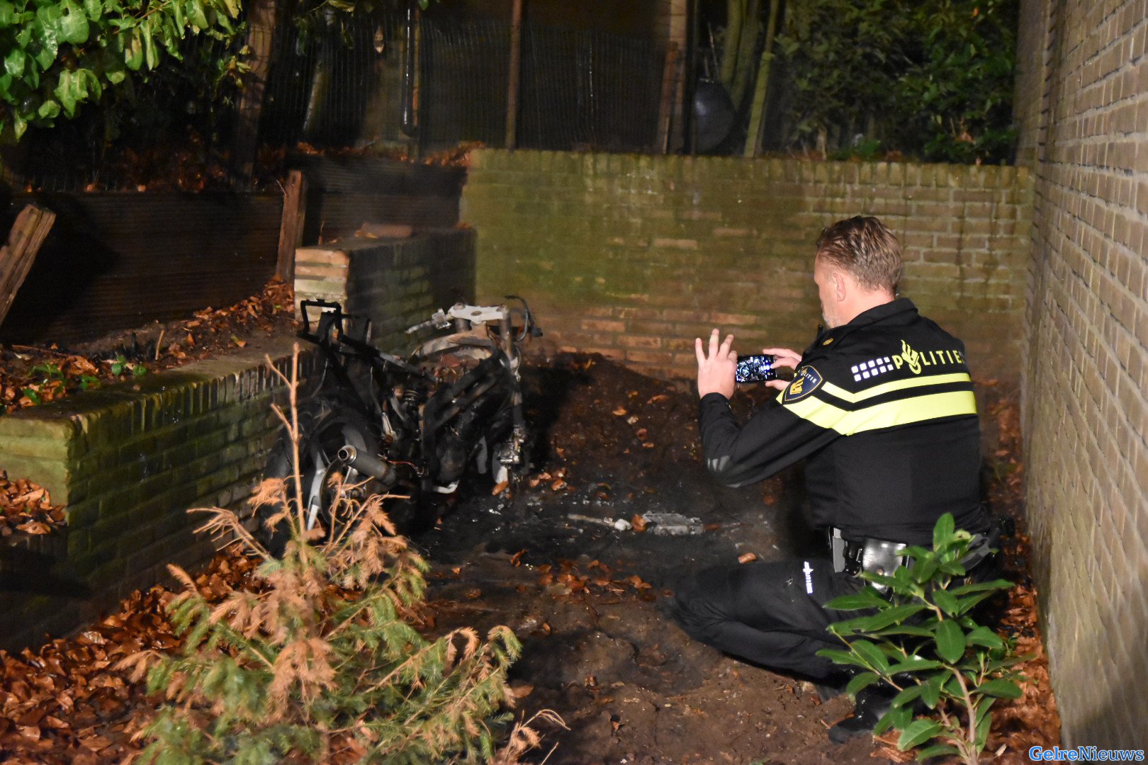 Brommer uitgebrand in Oosterbeek, eigenaar vermoed brandstichting