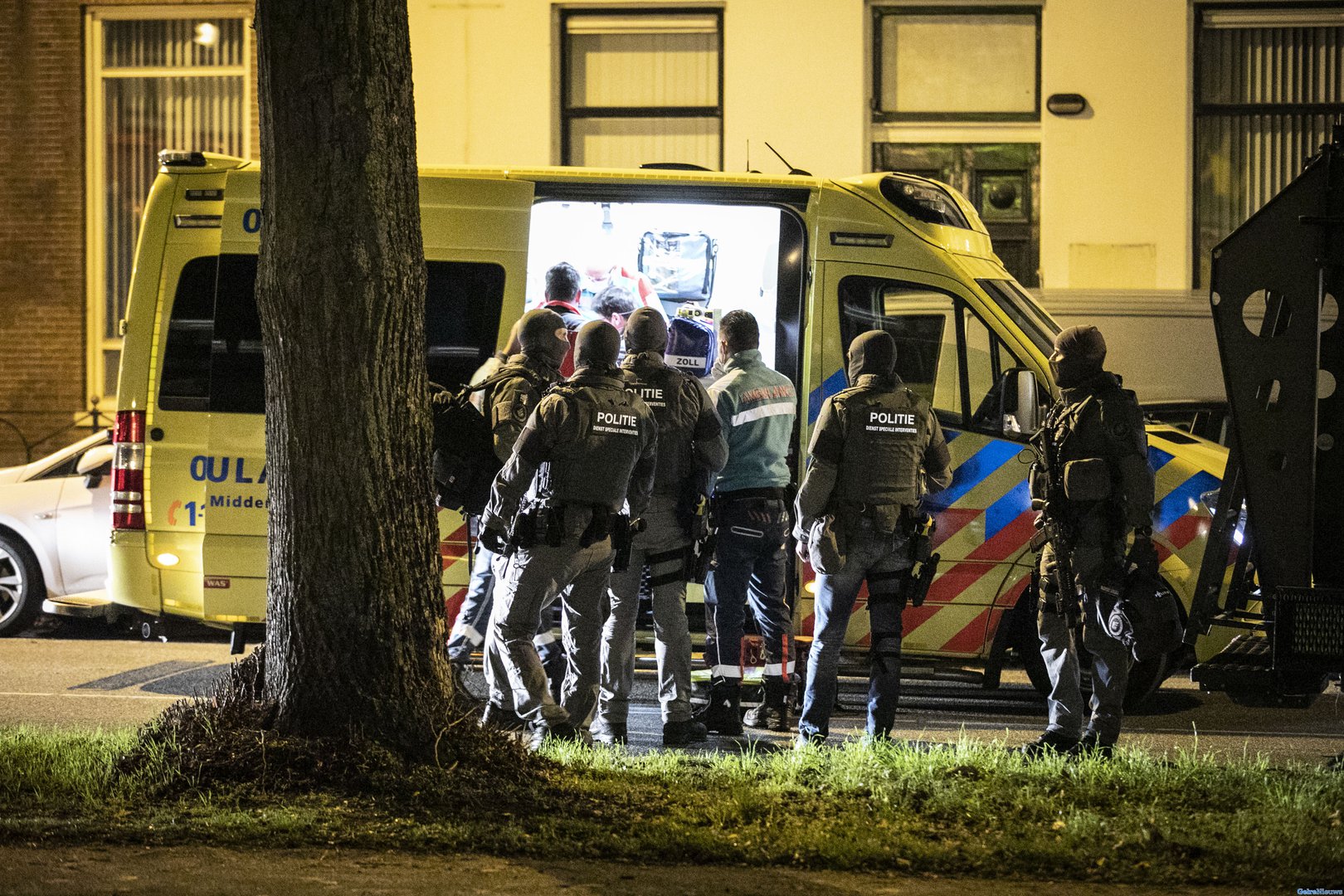 Zwaargewonde man aangetroffen na inval van arrestatieteam in Arnhem